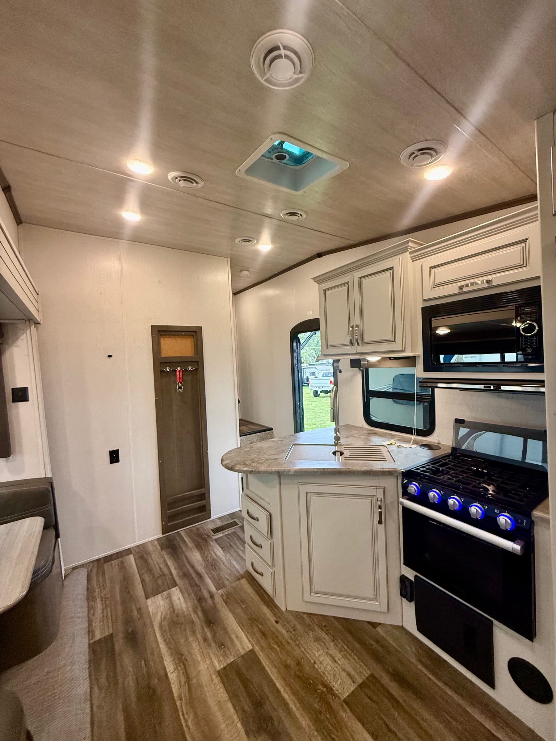2021 Keystone Cougar 25RES — 11