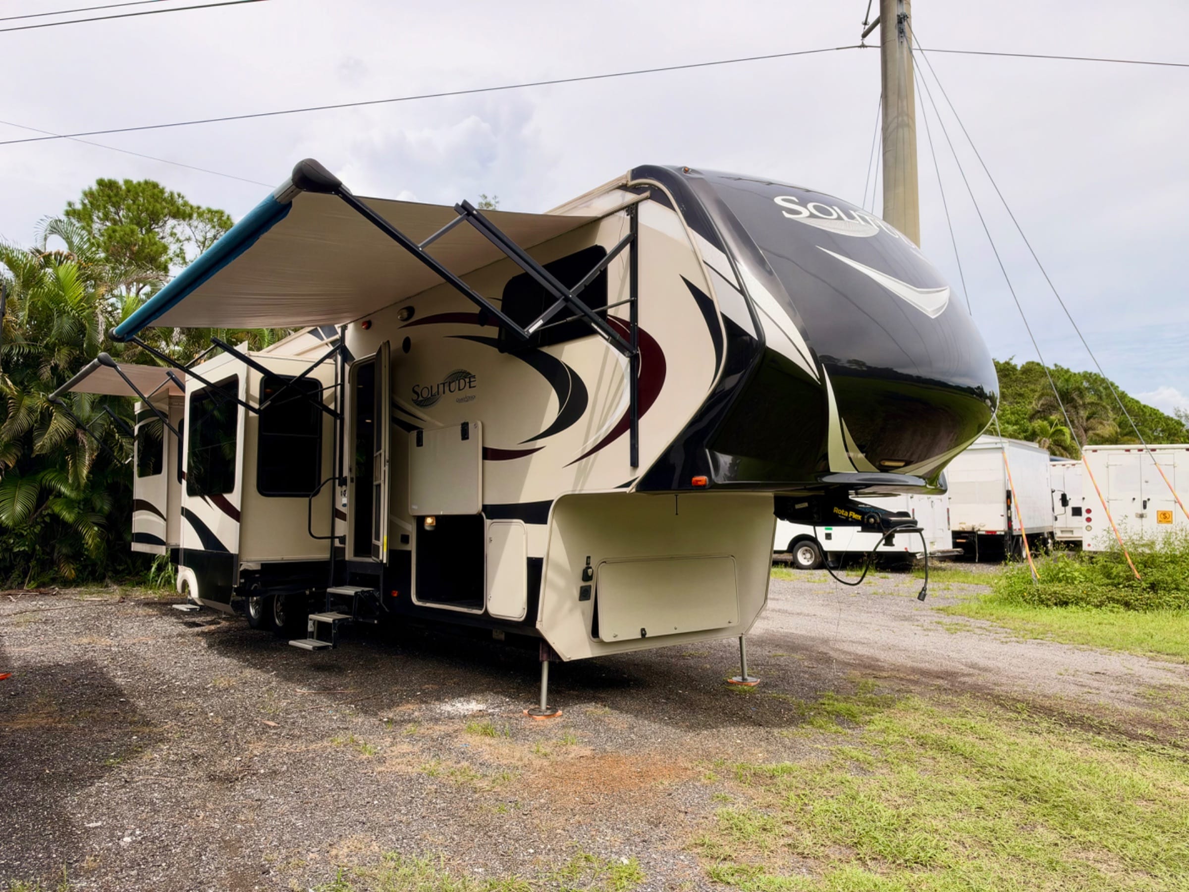 🚨2016 Grand Design Solitude — $19000 🚨