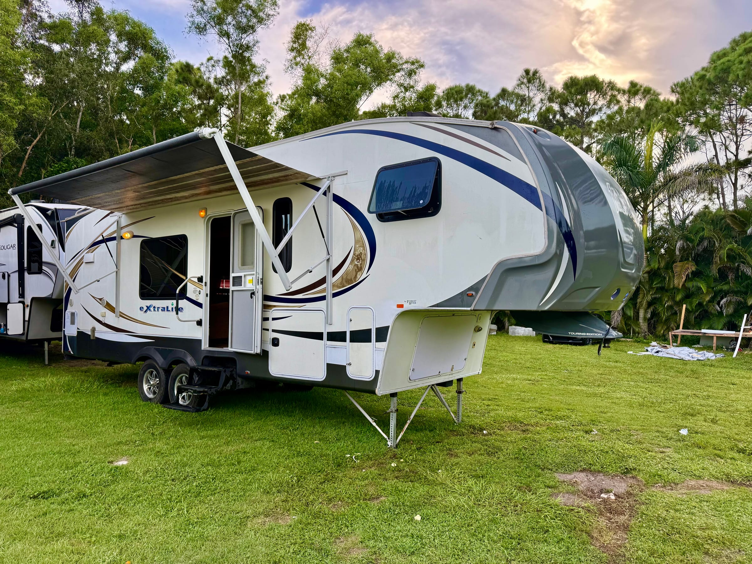 🚨 2013 Wildcat Extra Lite – 32 FEET 🚨