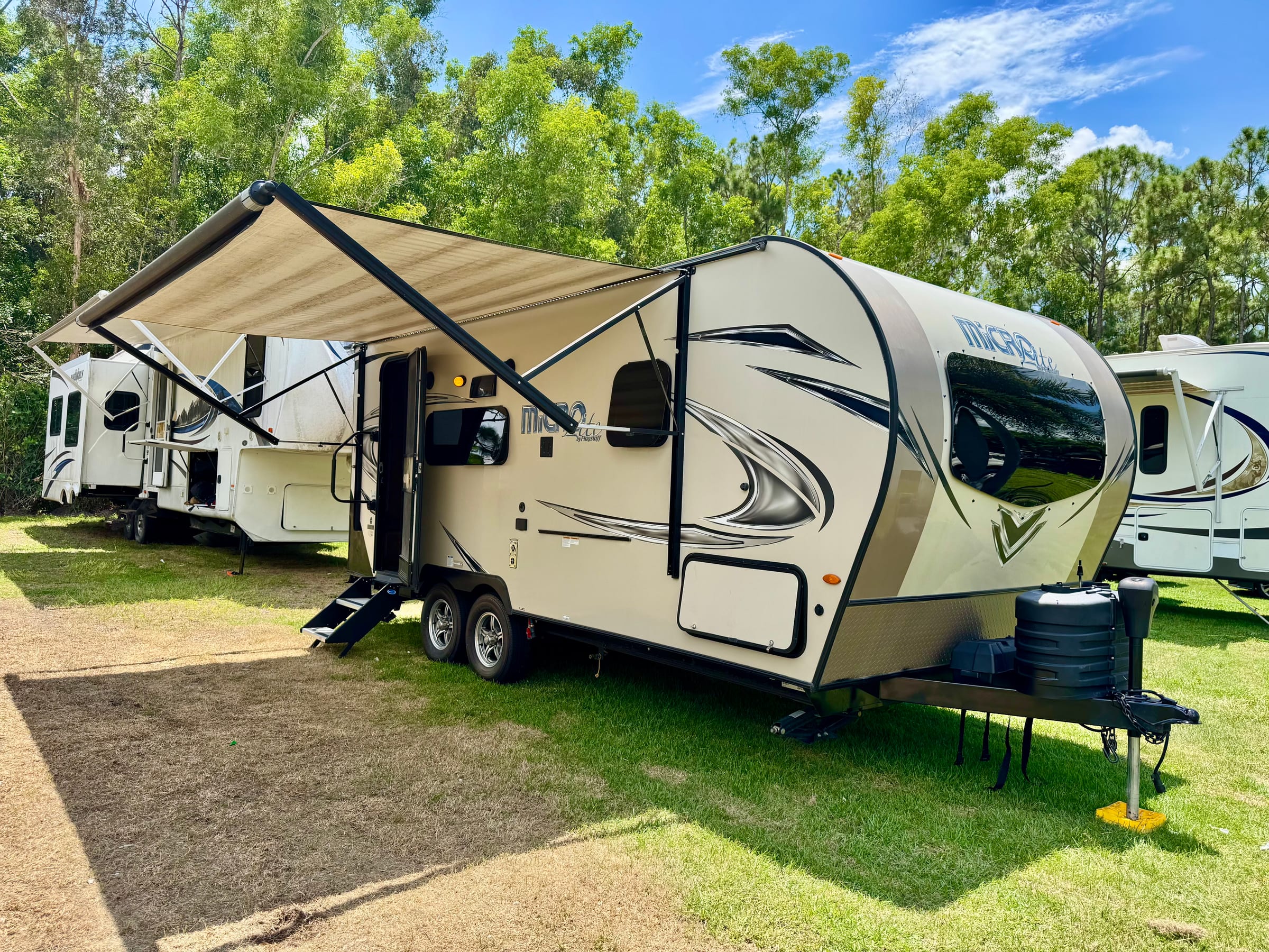 🚨 2019 Flagstaff Micro Lite🚨